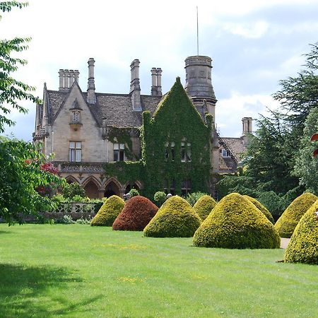 Manor By The Lake Cheltenham Esterno foto