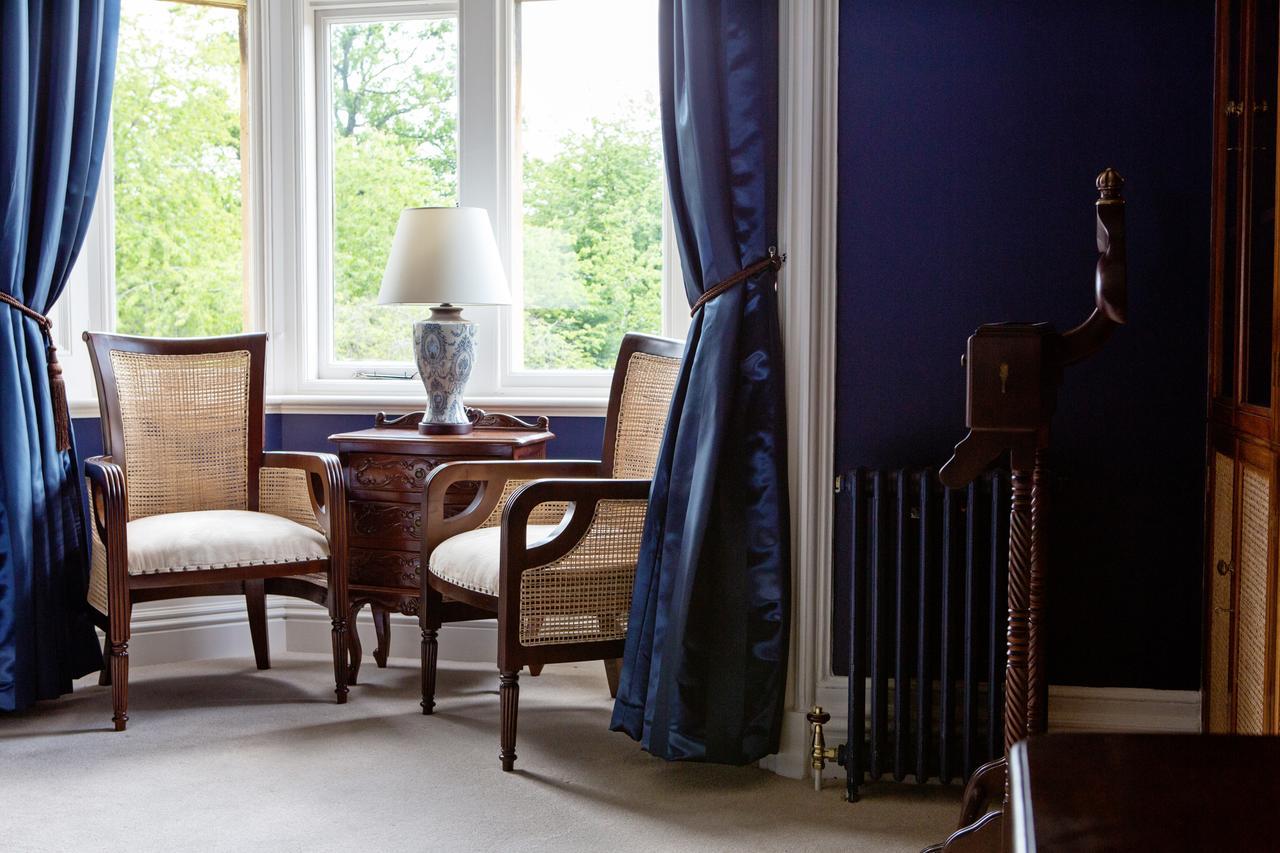 Manor By The Lake Cheltenham Esterno foto