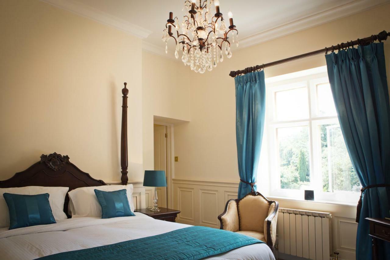 Manor By The Lake Cheltenham Esterno foto