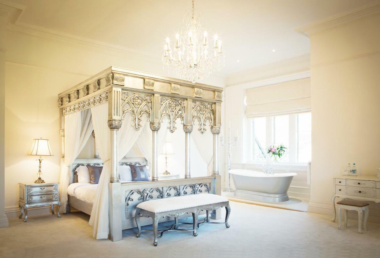 Manor By The Lake Cheltenham Esterno foto