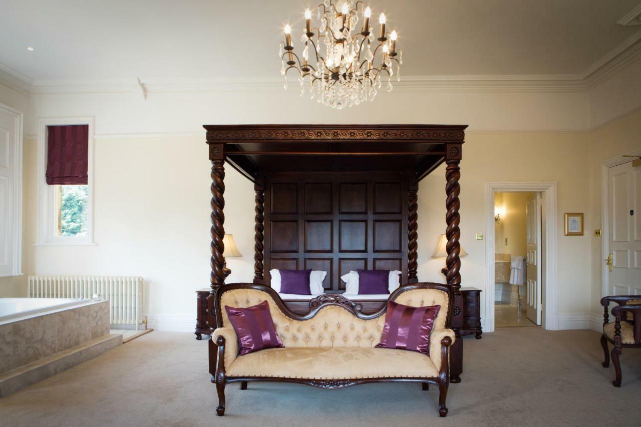 Manor By The Lake Cheltenham Esterno foto